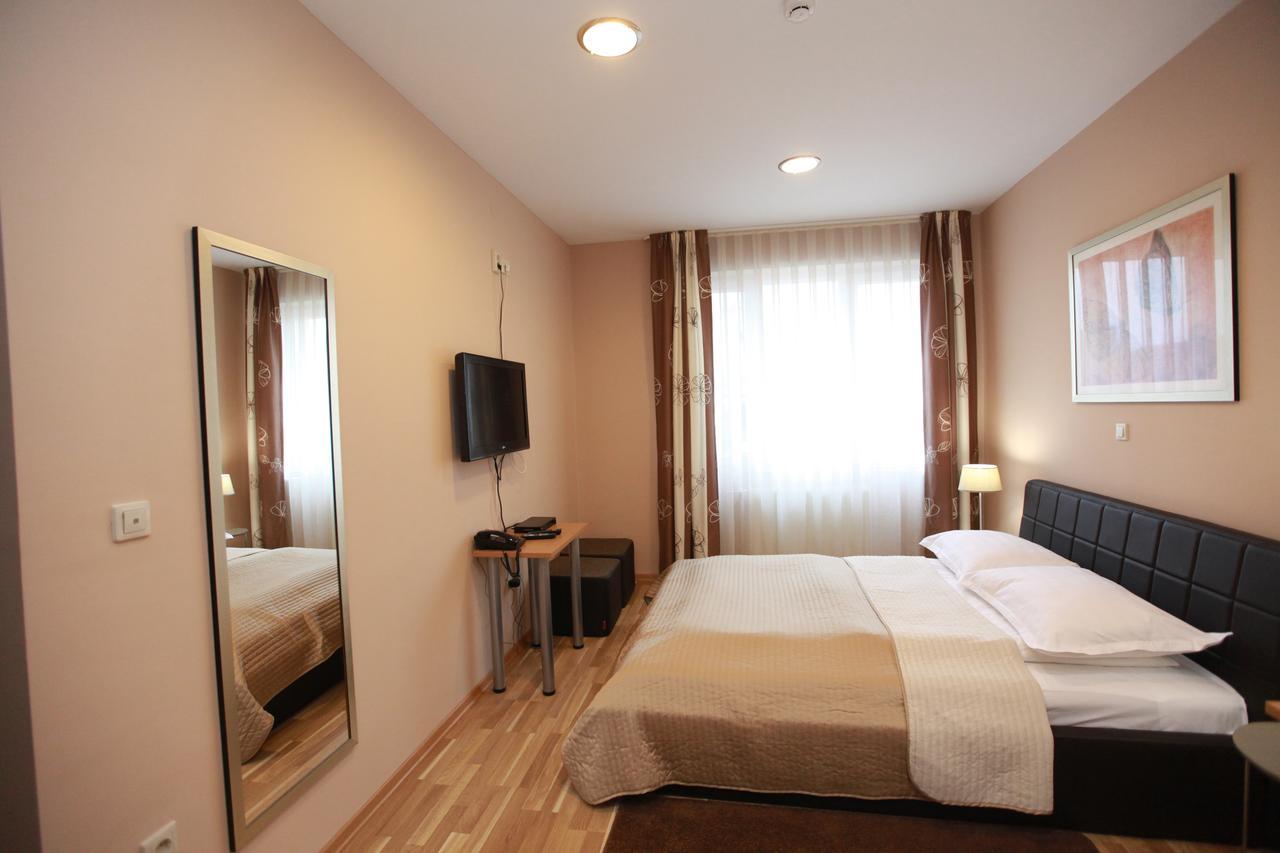 بيزوفاتس Hotel Petrijevci الغرفة الصورة